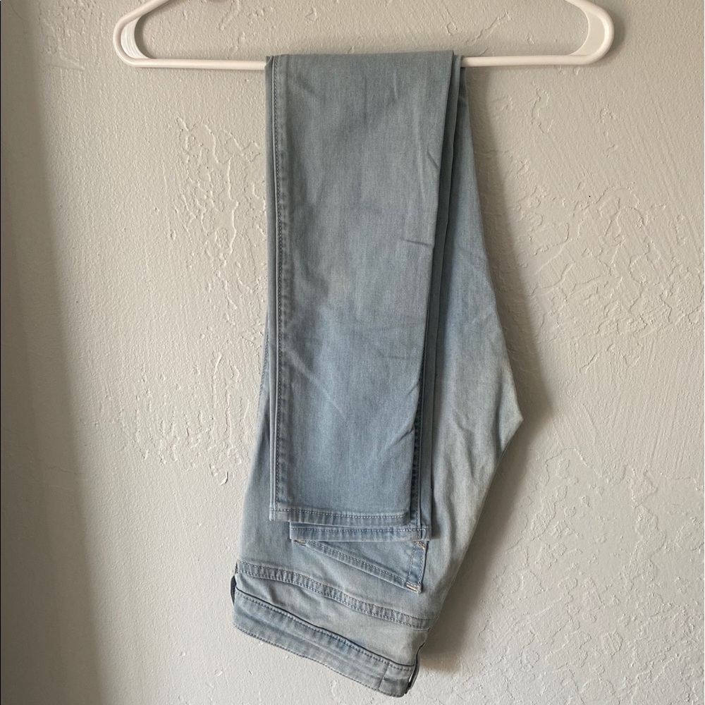 Light wash low waisted Hollister jeggings